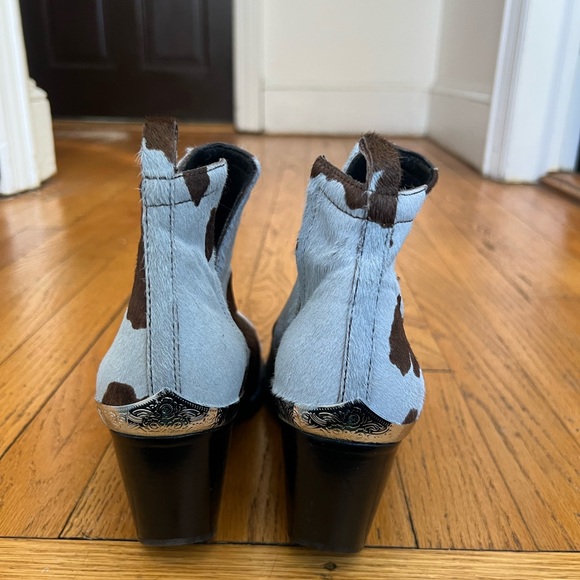 Jeffrey Campbell Cow Print Ankle Boots size 9 - Picture 3 of 6